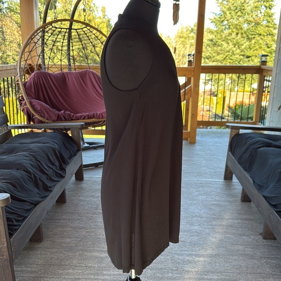 Minimum | V-Neck Sleeveless Swing Dress - Picture 5 of 14